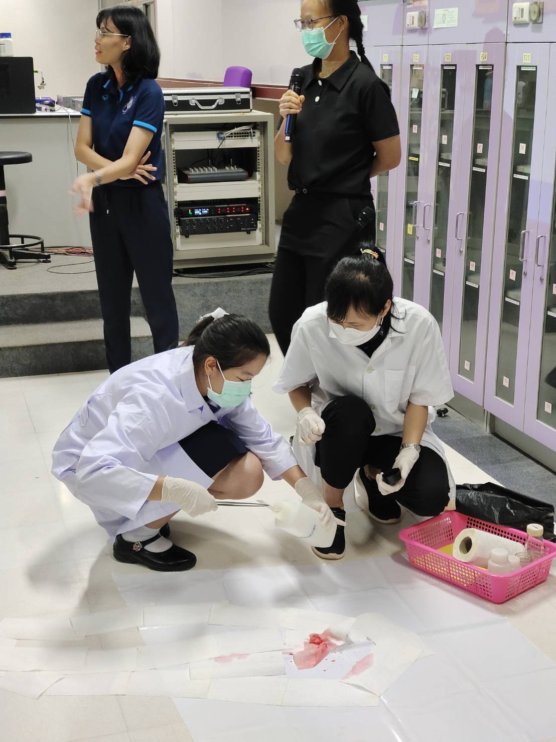 โรงเรียนสาธิต มพ. จัดอบรมความปลอดภัยในห้องปฏิบัติการวิทยาศาสตร์ เสริมสร้างทักษะและความตระหนักด้านความปลอดภัยแก่นักเรียน